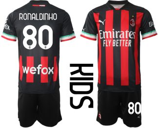 Replika Otroški nogometni dresi kompleti AC Milan Domači 2022-23 Kratek Rokav + Kratke hlače RONALDINHO 80