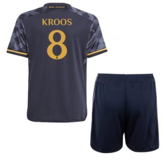 Novo Otroški Nogometni dresi Real Madrid Gostujoči 2023-24 Kratek Rokav + Kratke hlače Toni Kroos 8
