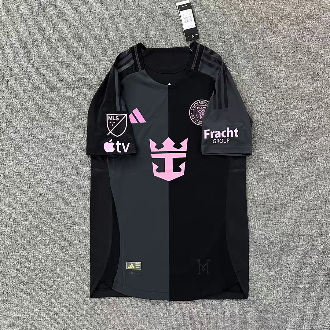 https://www.shopnogometni.com/wp-content/uploads/2025/04/Lionel-Messi-10-Nogometni-dresi-2.png