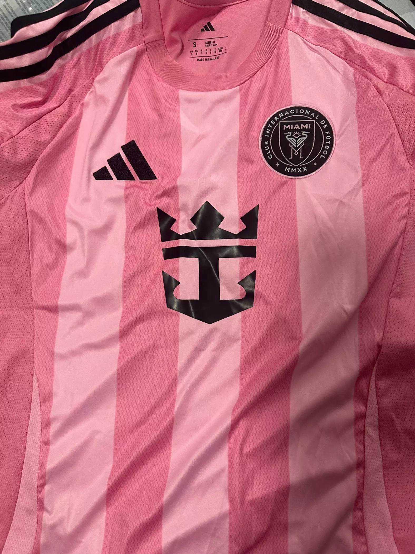 https://www.shopnogometni.com/wp-content/uploads/2025/04/Moski-Nogometni-dresi-Inter-Miami.webp
