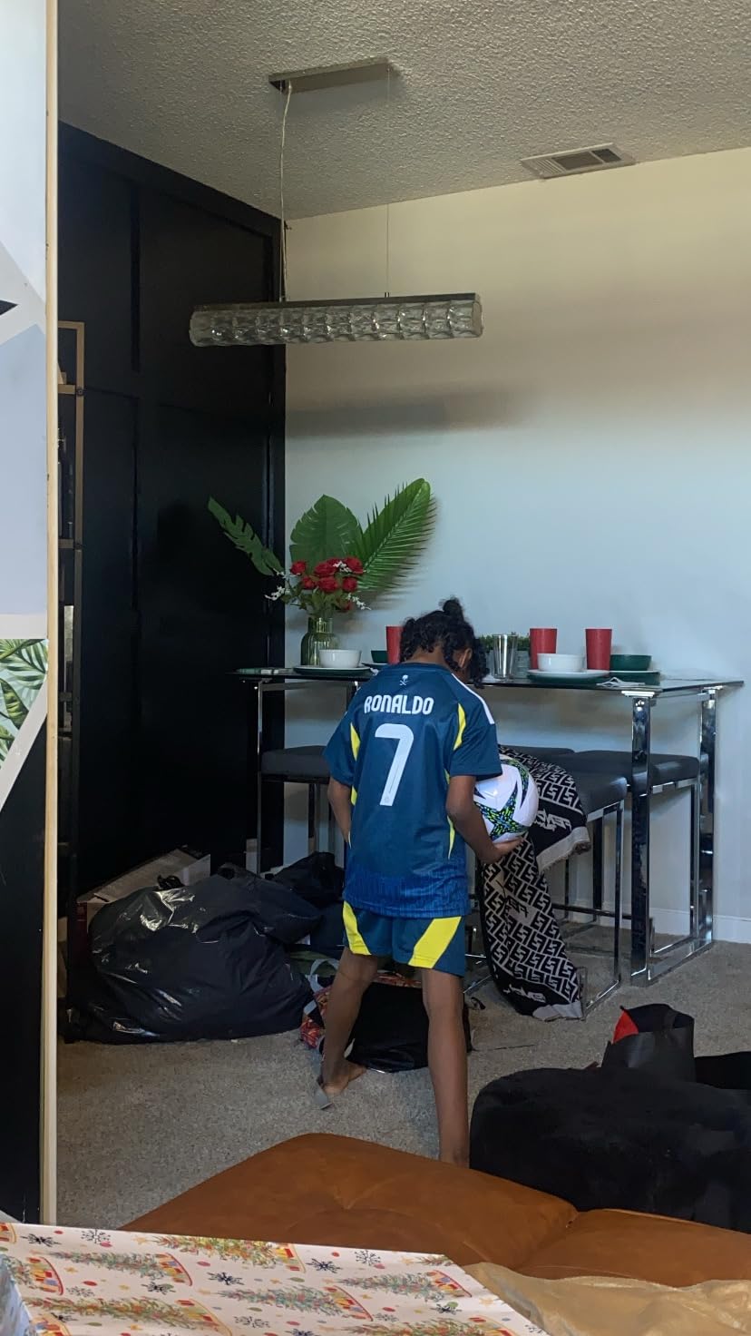https://www.shopnogometni.com/wp-content/uploads/2025/04/Otroski-Nogometni-dresi-kompleti-Al-Nassr-Gostujoci-2024-2025-Cristiano-Ronaldo-7-prodaja.jpg