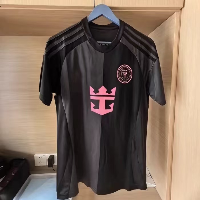 https://www.shopnogometni.com/wp-content/uploads/2025/04/dresi-Inter-Miami-CF.jpg
