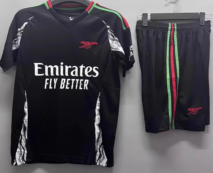 https://www.shopnogometni.com/wp-content/uploads/2025/05/Arsenal-dresi.png
