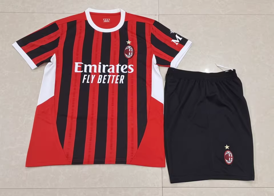 https://www.shopnogometni.com/wp-content/uploads/2025/05/Christian-Pulisic-dresi.png