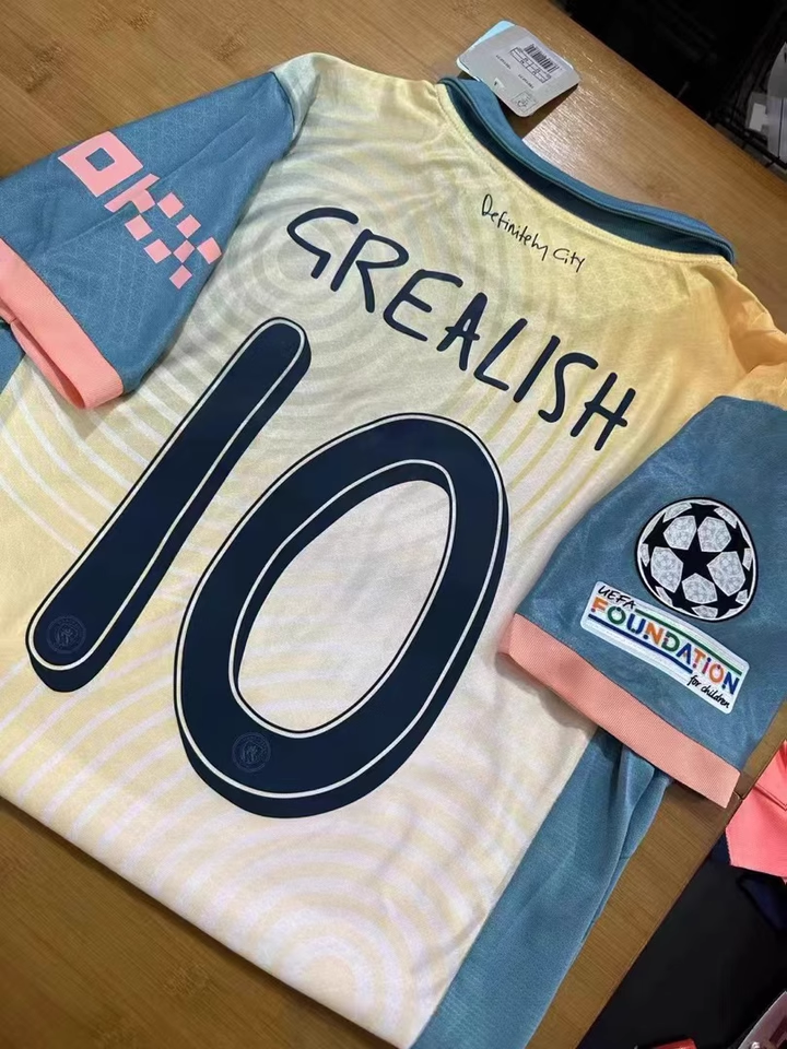 https://www.shopnogometni.com/wp-content/uploads/2025/05/Manchester-City-dresi-2024.png