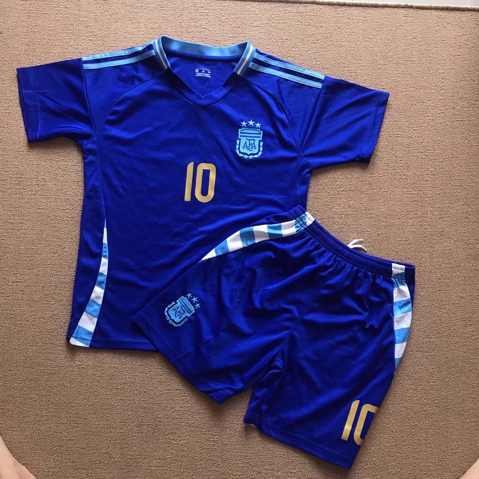 https://www.shopnogometni.com/wp-content/uploads/2025/05/Otroski-Nogometni-dresi-za-nogomet-Argentina.png