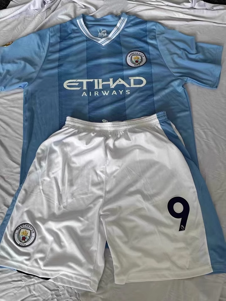 https://www.shopnogometni.com/wp-content/uploads/2025/05/dres-Erling-HAALAND-za-otroke.png