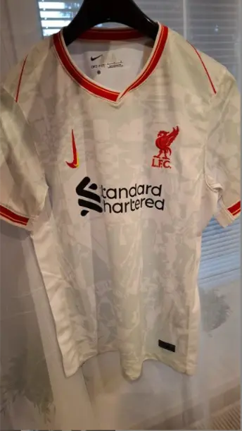 Kje Kupiti Moski Nogometni dresi Liverpool.webp