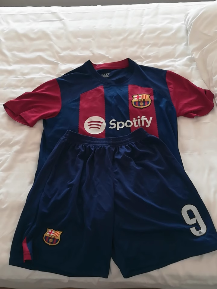 Novo Otroski Nogometni dresi Barcelona.jpg