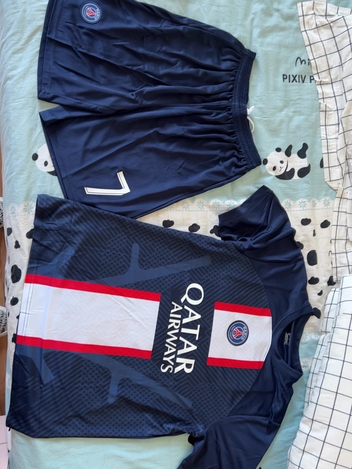 Otroski Nogometni dresi Paris Saint Germain.jpg