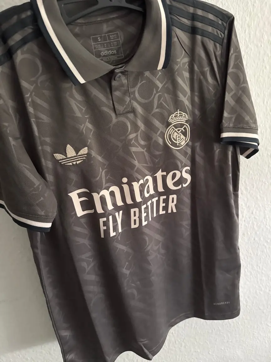 Poceni Nogometni Dresi Real Madrid.webp
