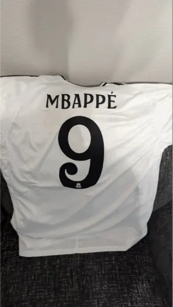Zenski dres mbappe.webp