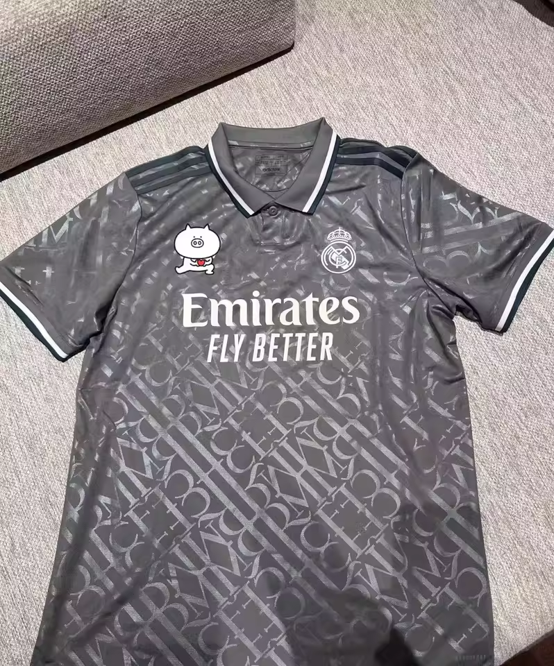 dresi Real Madrid Tretji 2024-25.png