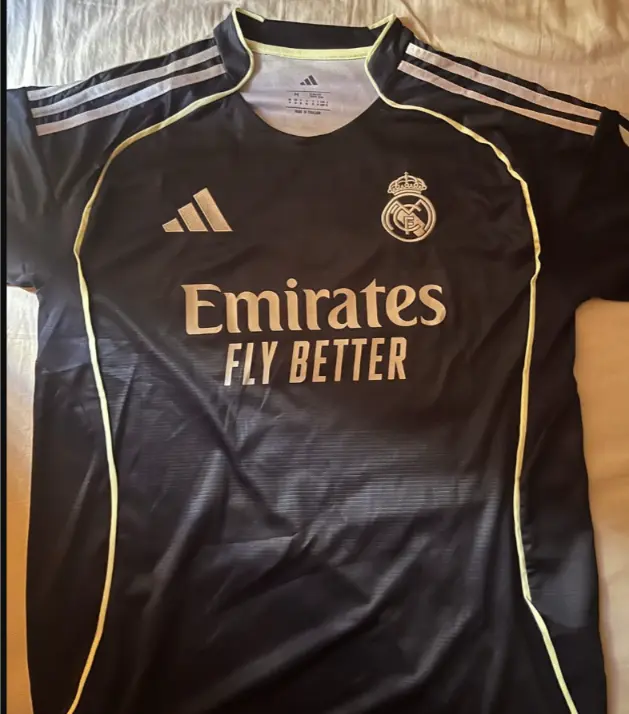 Najcenejsi Moski Nogometni dresi Real Madrid Gostujoci 2025-26.webp