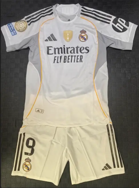Poceni Otroski Nogometni dresi Kompleti Real Madrid Domaci 2025-26.webp