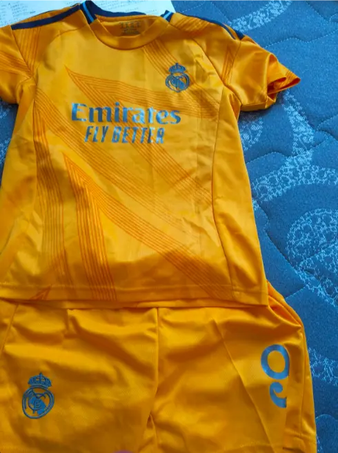 Poceni Otroski Nogometni dresi kompleti Real Madrid.webp