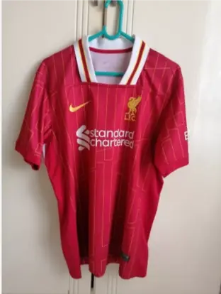 Poceni nogometni dresi Liverpool.webp