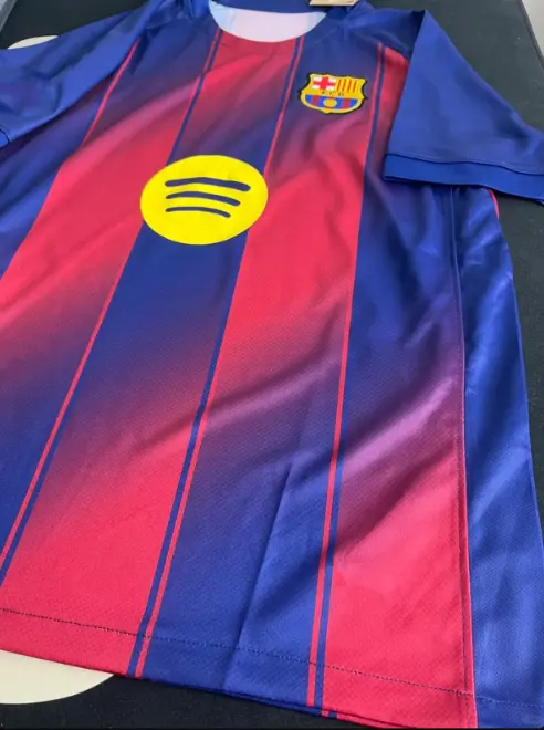 Lamine Yamal 10 dresi FC Barcelona-1.webp