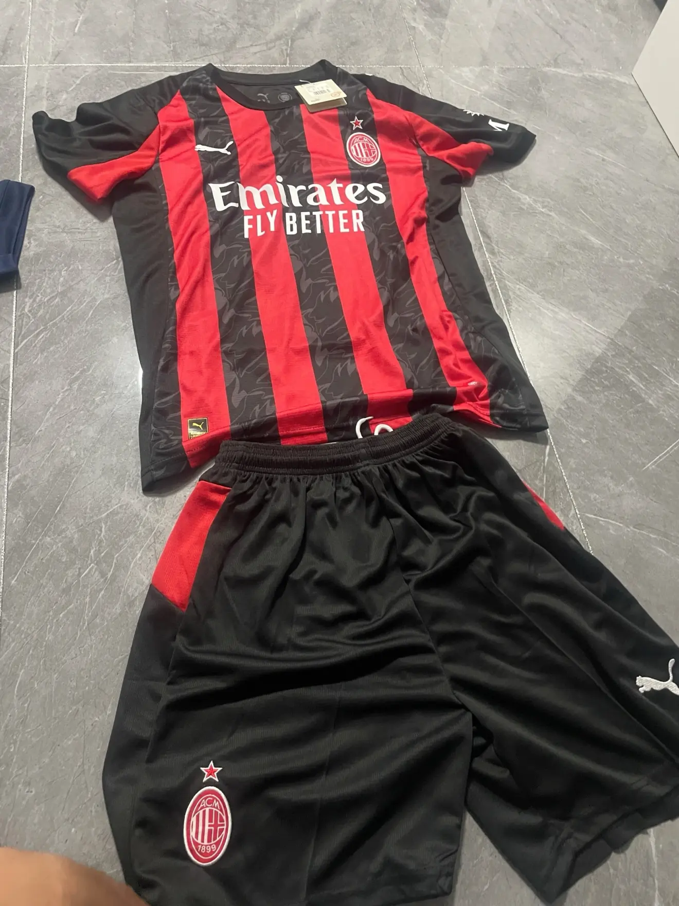 Otroski Nogometni Dresi AC Milan Domaci.webp