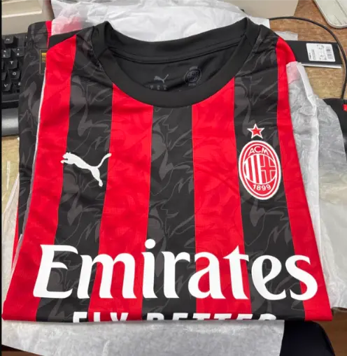 Otroski Nogometni Dresi AC Milan.webp