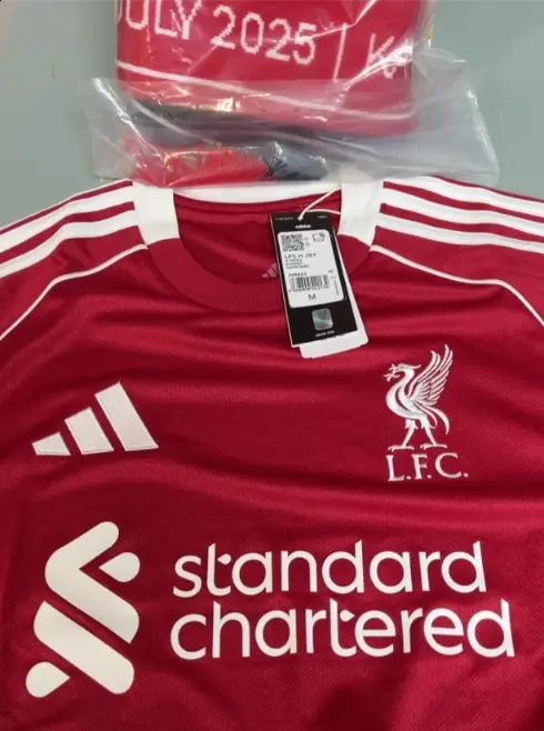 dresi komplet Liverpool Domaci 2025 26 rdeca.webp