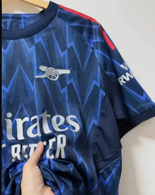 Nogometni dresi Arsenal Gostujoci 2025-26 modra-2.webp