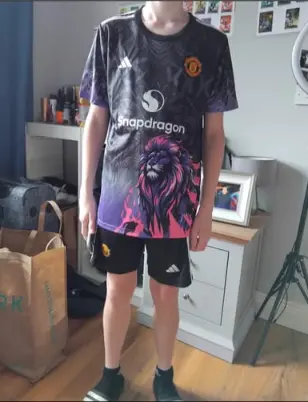 Otroski Nogometni dresi kompleti Manchester United 2025-26.webp