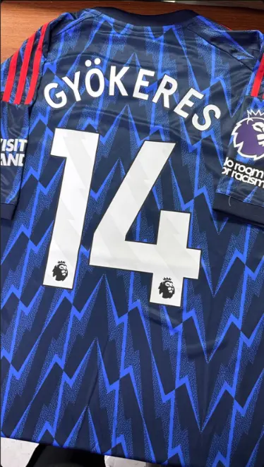 dresi Arsenal Gostujoci 2025-26 modra z lastnim tiskom-1.webp