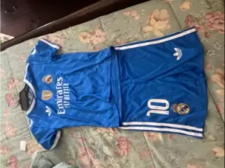 Otroski Nogometni dresi Kylian Mbappe 10 Real Madrid Tretji 2025-26.webp