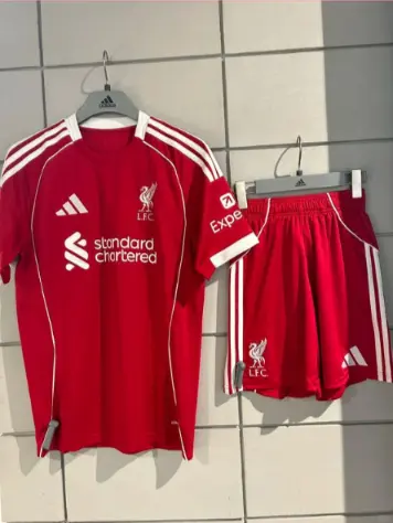 Otroski Nogometni dresi Liverpool Domaci 2025-26 rdeca.webp