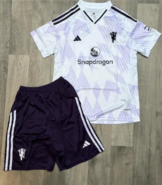 Otroski Nogometni dresi Benjamin Sesko 30 Manchester United Gostujoci 2025-26.webp