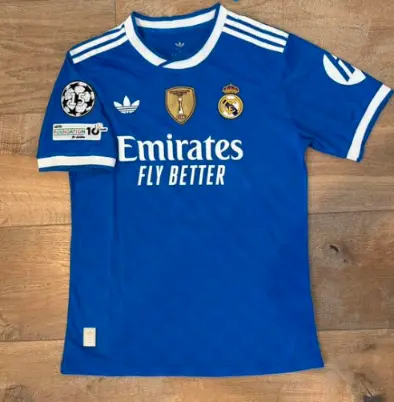 Poceni Nogometni dresi Real Madrid Tretji 2025-26 Moski modra.webp