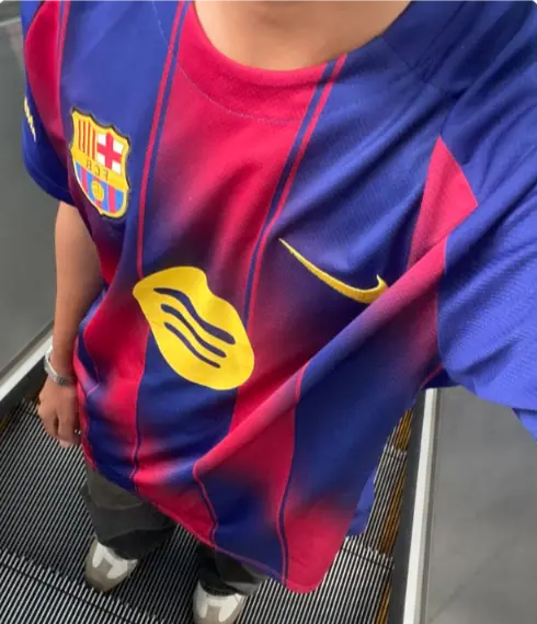 Prodajo Moski Nogometni dresi FC Barcelona Domaci 2025 26 Ronald Araujo 4.webp